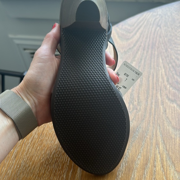 Trask new women’s 7 shoe. Never worn - Picture 3 of 5